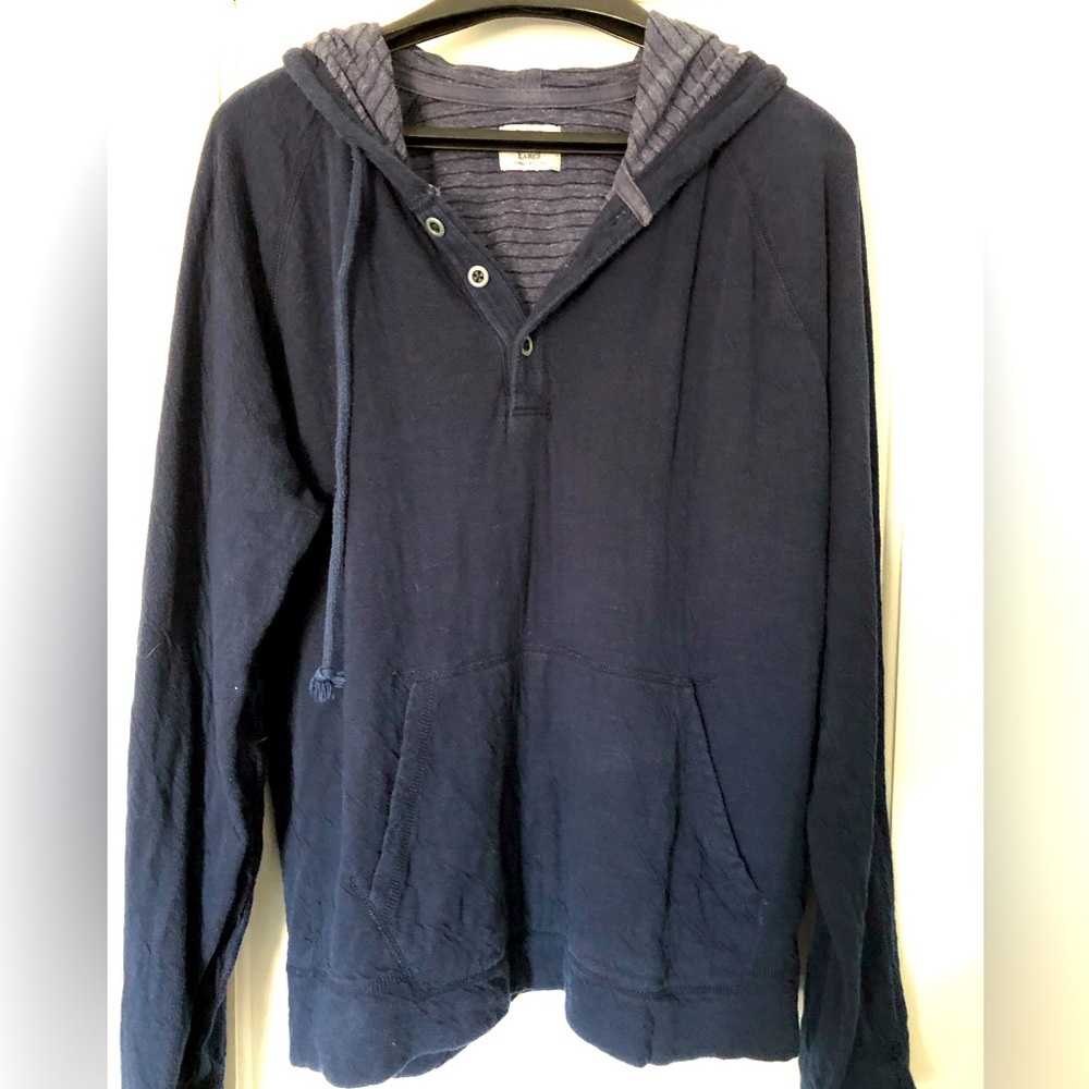 Lucky brand Men’s Light weight hoodie.Size Large. Navy.